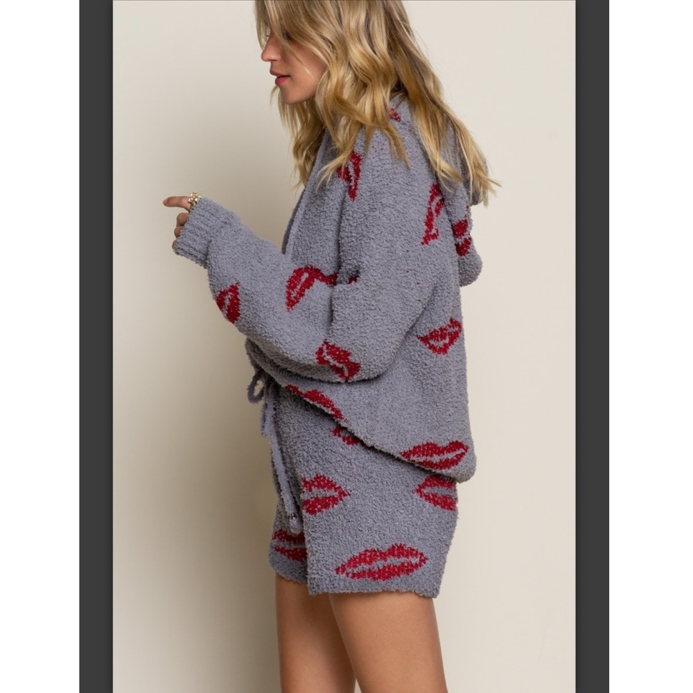 BERBER Cozy Lips Hooded Pullover - Picture 8 of 10